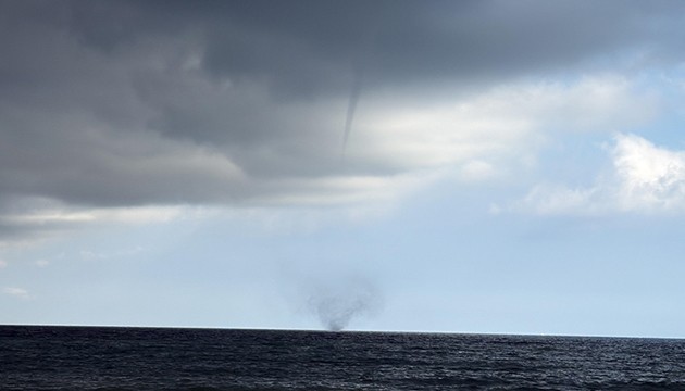 Karadeniz'de hortum oluştu