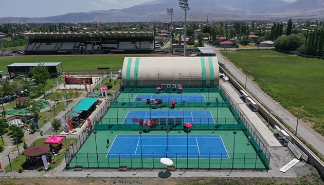 Kortu dahi olmayan şehir tenisin yeni adresi oldu