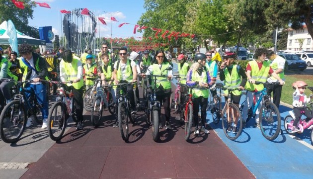 Tekirdağ'da üniversiteliler bağımlılığa karşı pedal çevirdi