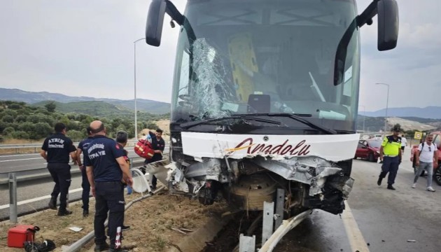 Yolcu otobüsü kontrolden çıktı: Çok sayıda yaralı var