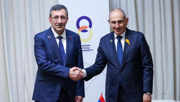 Ermenistan ile imzalar atıldı