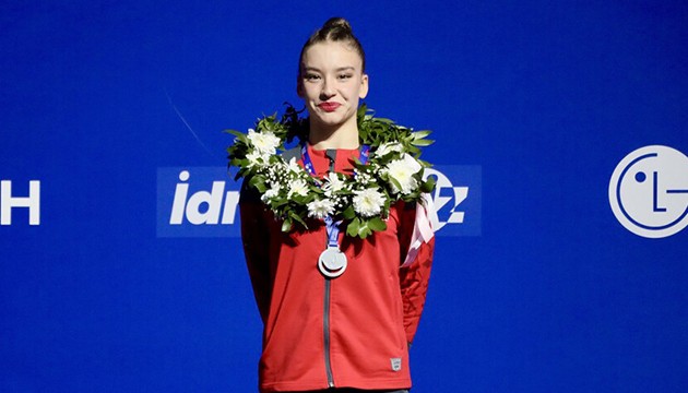 Milli sporculardan gümüş madalya