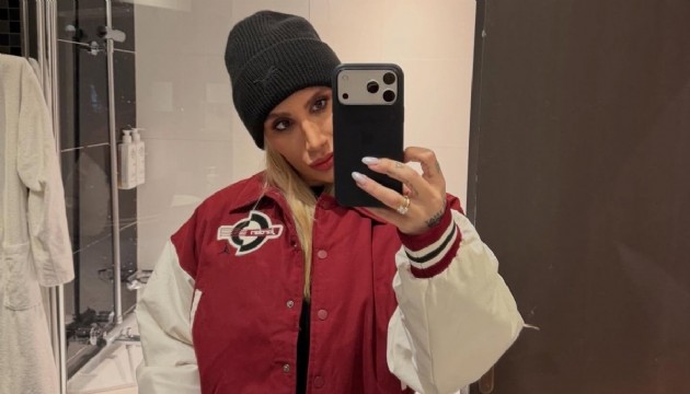 İrem Derici'den sarmaş dolaş aşk pozları!