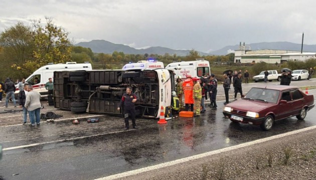 Bartın'da işçi servisi kazası: 1 ölü 19 yaralı