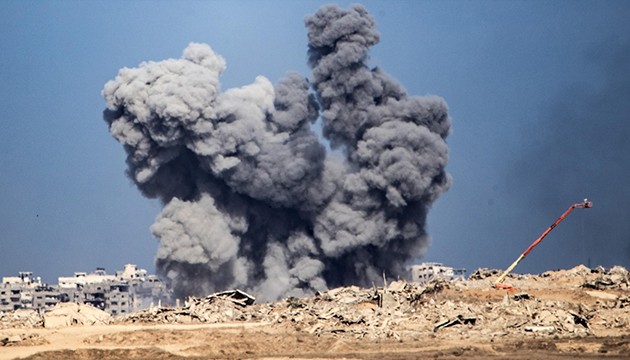 İsrail, Gazze'yi yine bombaladı