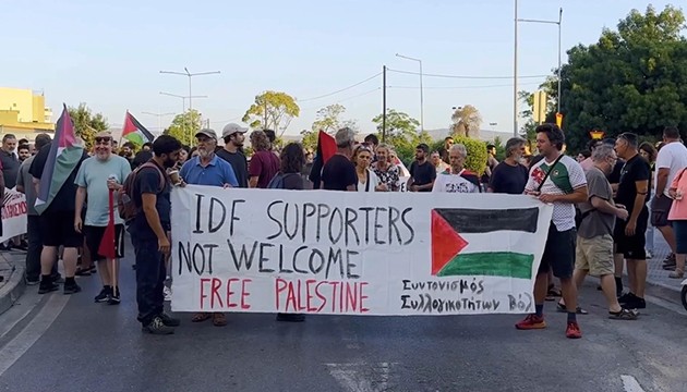 İsraillileri taşıyan gemiye protesto
