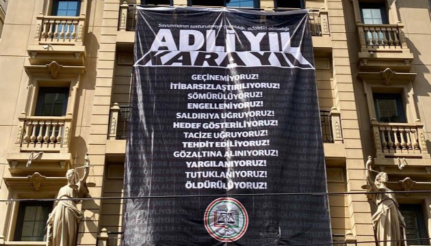 İstanbul Barosu'ndan 'adli yıl' pankartı