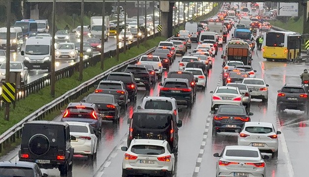 İstanbul'da trafik kilitlendi