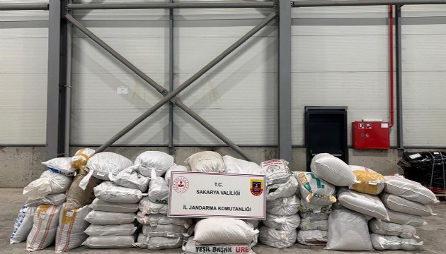 Sakarya'da kaçakçılık operasyonu: 3,5 ton tütün ve 2 gözaltı