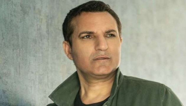 Rafet El Roman'dan ilginç sahne dansı!