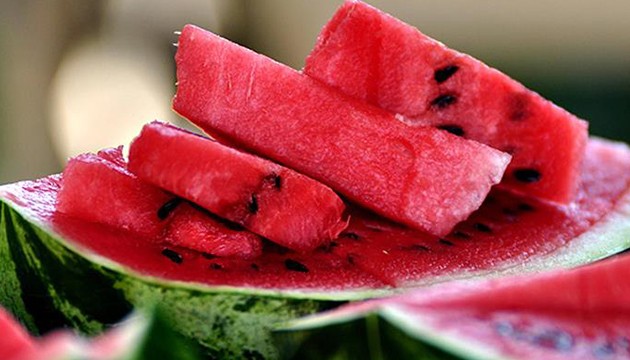 Yaz mevsiminin vazgeçilmezi karpuzun faydaları