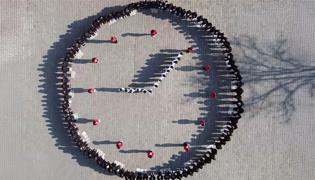 Öğrencilerden 10 Kasım koreografisi