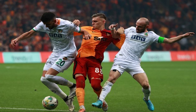 Kazımcan Karataş'tan Altay'a 'şampiyonluk bonusu'