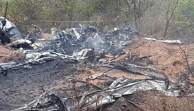 Uçak düştü: 11 kişi öldü