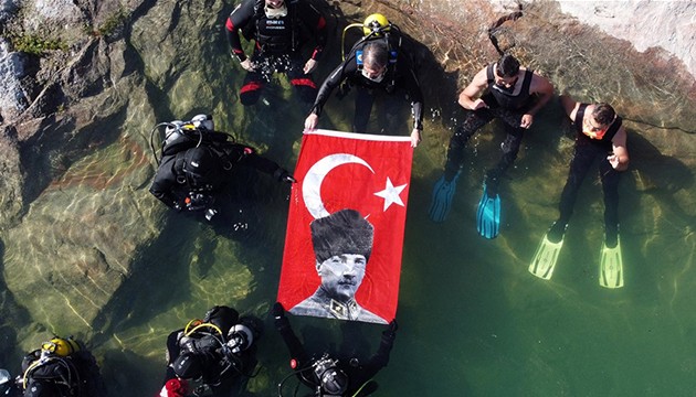 19 metre derinlikte Atatürk'ü andılar