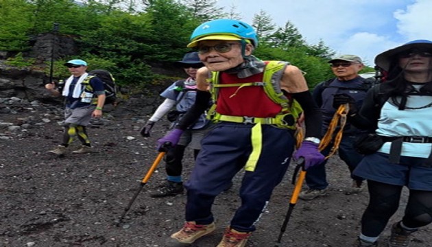 102 yaşındaki Japon dağcı dünya rekoru kırdı