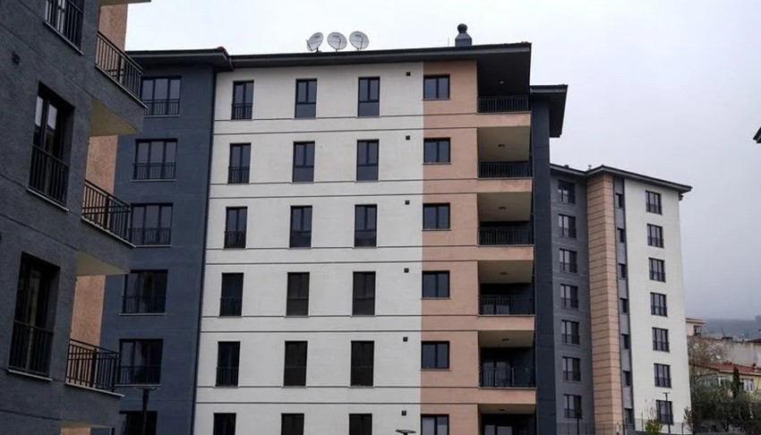 Maltepe'de çöken binanın hak sahipleri yeni konutlarına kavuşuyor