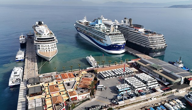 Kruvaziyer ziyaretleri sürüyor