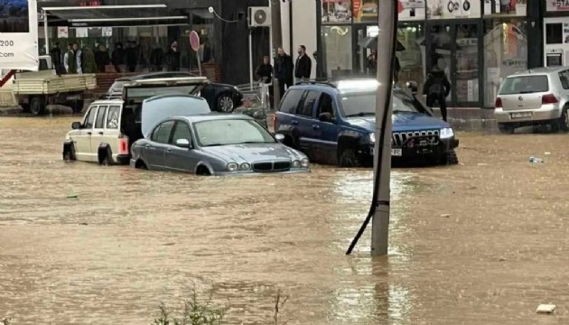 Kosova sular altında: OHAL ilan edilecek