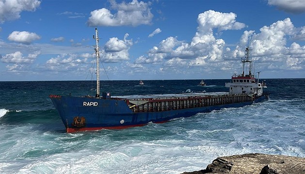 Kuru yük gemisi karaya oturdu