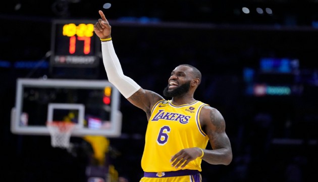 Lebron'un 30 sayısı Lakers'a Play-Off'u getirdi