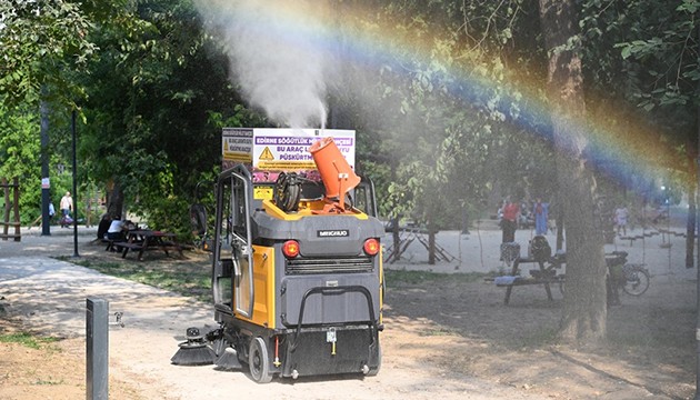 Vatandaşlara lavanta suyu hizmeti