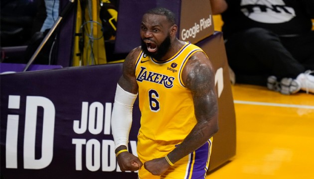 Lakers seriyi 3-1'e getirdi, LeBron kariyer rekoru kırdı