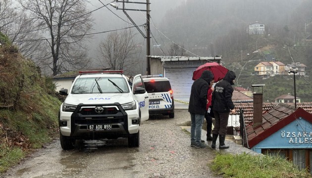 Zonguldak'ta heyelan; 3 ev etkilendi