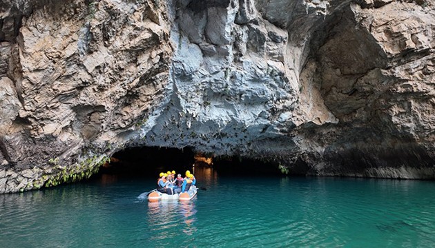 Altınbeşik Mağarası görsel şölen sunuyor