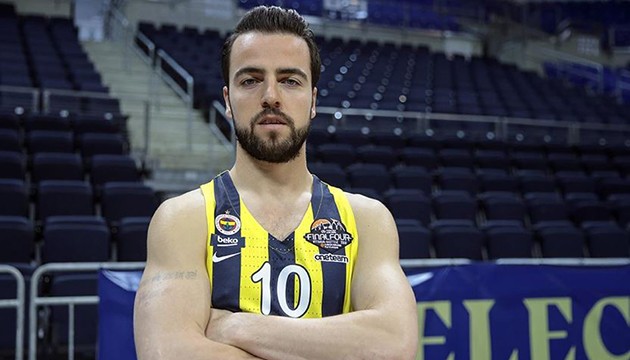 Fenerbahçe, kaptanla bir sene uzattı