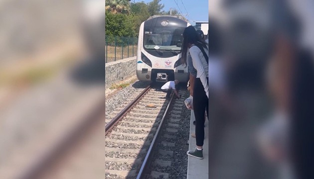 Marmaray raylarındaki kediyi makinist kurtardı
