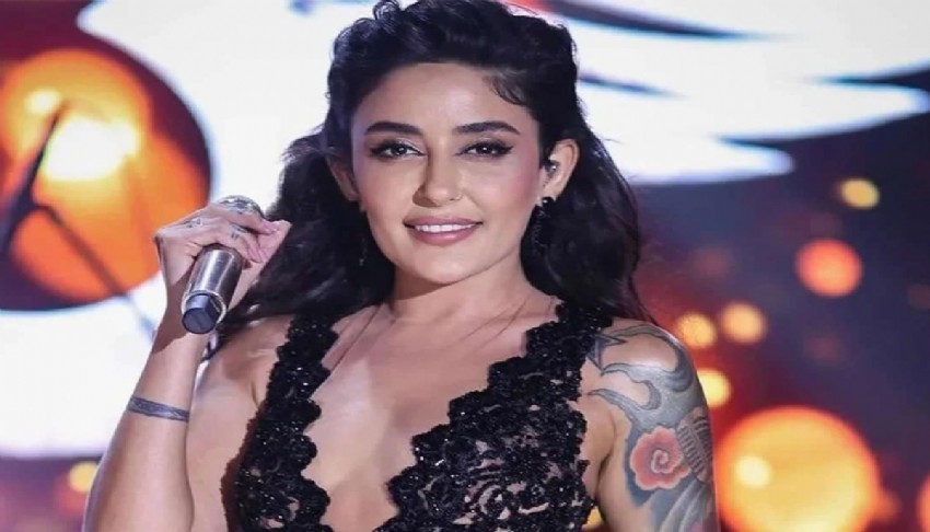 Melek Mosso'dan ilk ciddi adım!