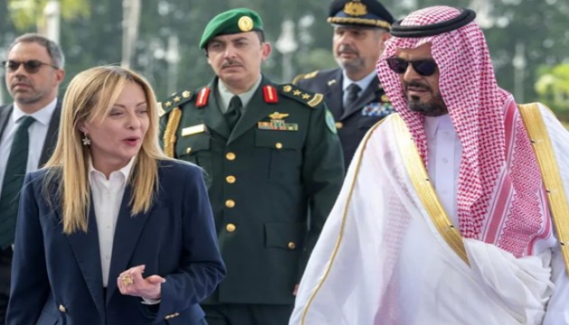 Meloni'den Körfez turu