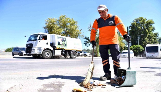Mersin Büyükşehir Belediyesi temiz bir kent için kolları sıvadı