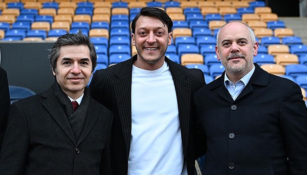 Mesut Özil, İngiltere'de iftara katıldı