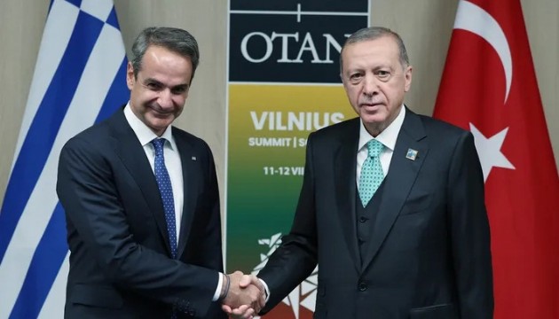 NATO Zirvesi'nde kritik görüşme: Erdoğan ve Miçotakis bir araya geldi