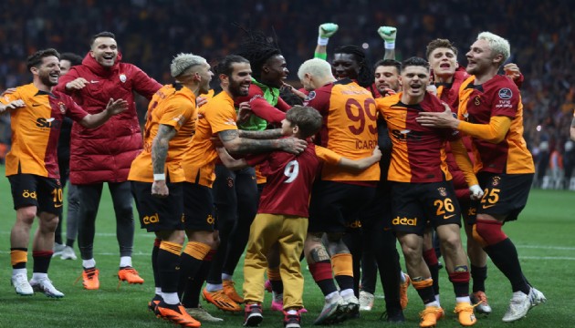 Galatasaray'ın yıldızı için kritik açıklama! 'Teklif gelirse satmaya açığız'