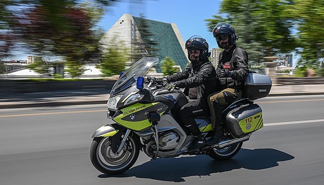 Motosiklet ambulans ekipleri hastalara hızlı hızır gibi yetişiyor