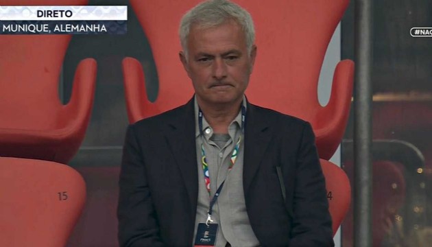 Jose Mourinho tribünden takip etti