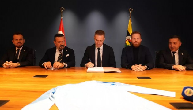 Mert Günok 10 yıl sonra Fenerbahçe'ye geri döndü