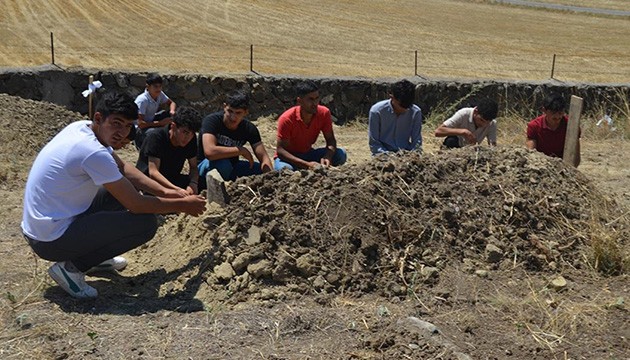Muş'tan acı haber: Yan yana toprağa verildiler
