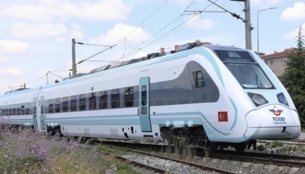Milli elektrikli hızlı trenden rekor
