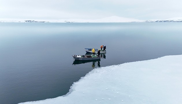 Donan göl çözülmeye başladı