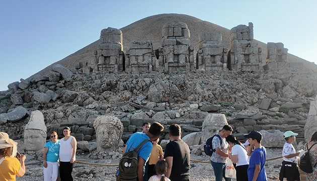 Nemrut Dağı'na ziyaretçi akını