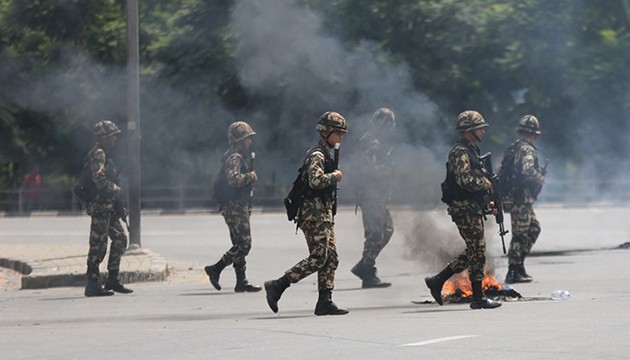 Protestolar alevlendi, ordu sokağa indi!