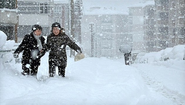 Valiliklerden üst üste açıklamalar: Yarın hangi illerde okullar tatil edildi?