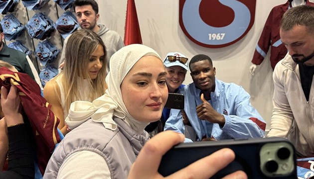 Onuachu taraftarlarla buluştu