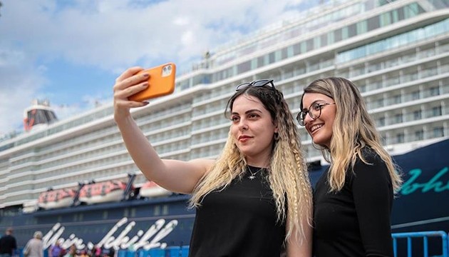 İngiliz ve Polonyalı turistlerin Antalya'ya ilgisi sevindirdi