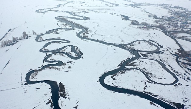 Karla kaplı Kars Ovası görüntülendi