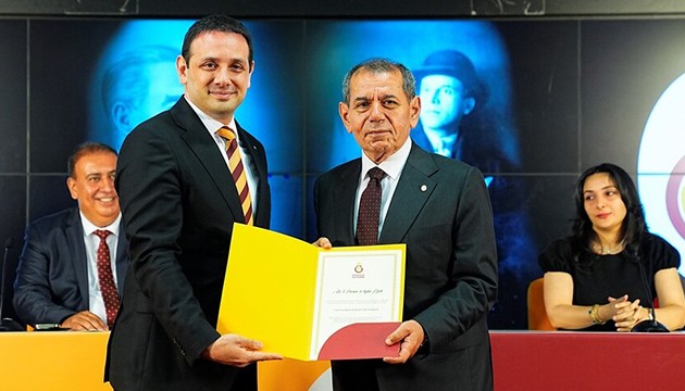 Dursun Özbek mazbatasını aldı
